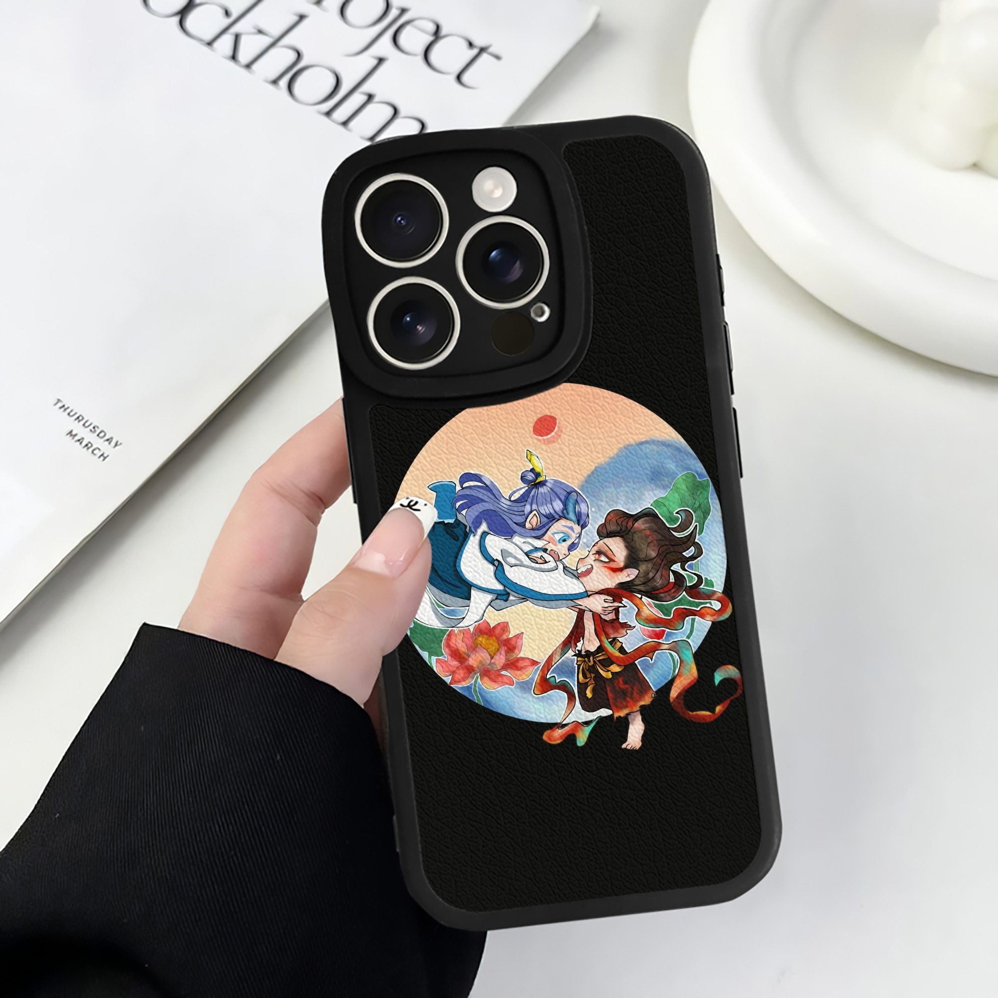 （画像用） Ne Zha 2 ナタ 魔童の大暴れ 【iPhone 16シリーズ対応】シリコンスマホケース（レザー調） 材質：シリコン